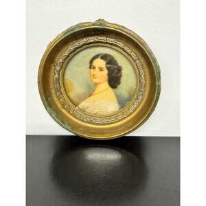 Vintage 1960 Cameo Creations Plastic Gold Framed 'Comtesse Louisa Cercle'